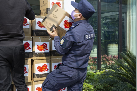 【新闻源】兰亭科技捐赠价值千万物资驰援河北灾区-1083.png 【新闻源】兰亭科技捐赠价值千万物资驰援河北灾区-1083.png